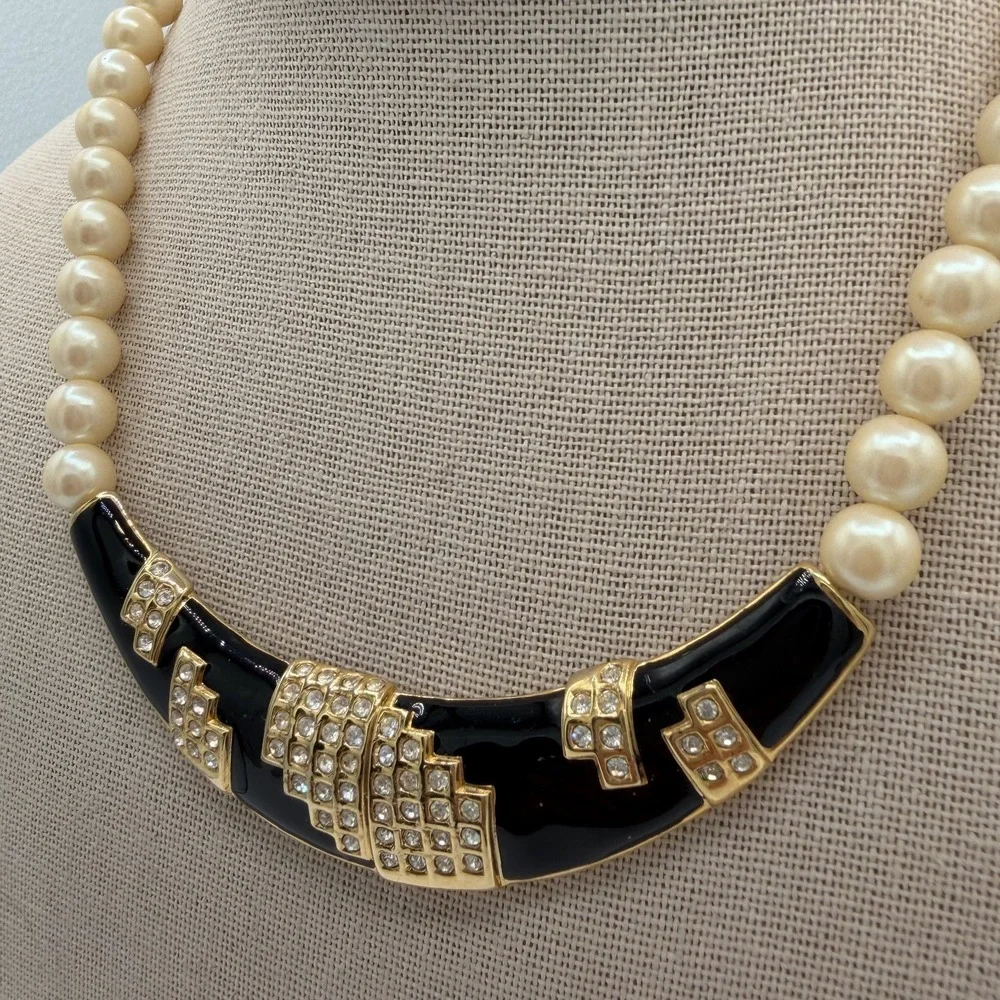 Vintage 1980s Faux Pearl Black‎ Enamel Rhinestone Statement Necklace Spring